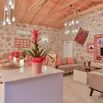 Uezuemlue 1 Bedroom Secluded With Private Pool Hot Tub קלקן