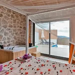 וילה Uezuemlue 1 Bedroom Secluded With Private Pool Hot Tub