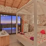 וילה Uezuemlue 1 Bedroom Secluded With Private Pool Hot Tub קלקן