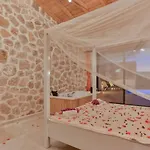 Uezuemlue 1 Bedroom Secluded With Private Pool Hot Tub וילה קלקן