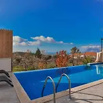 וילה Uezuemlue 1 Bedroom Secluded With Private Pool Hot Tub *