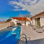 וילה Uezuemlue 1 Bedroom Secluded With Private Pool Hot Tub *
