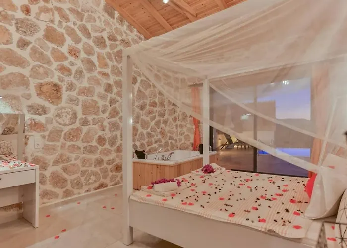 Uezuemlue 1 Bedroom Secluded With Private Pool Hot Tub Vilă Kalkan