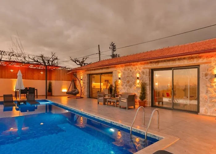 Uezuemlue 1 Bedroom Secluded With Private Pool Hot Tub Vilă Kalkan