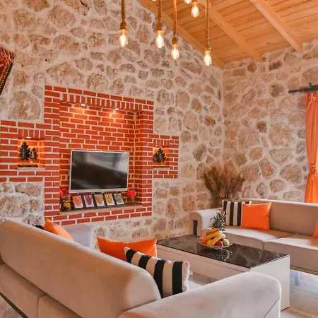 Villa Uezuemlue 1 Bedroom Secluded With Private Pool Hot Tub