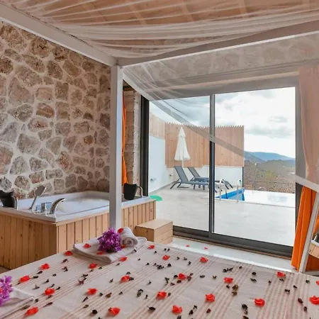 Villa Uezuemlue 1 Bedroom Secluded With Private Pool Hot Tub