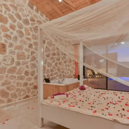 Uezuemlue 1 Bedroom Secluded With Private Pool Hot Tub Villa Kalkan