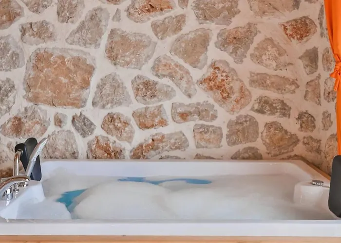 üzümlü 1 Bedroom Secluded With Private Pool Hot Tub Kalkan
